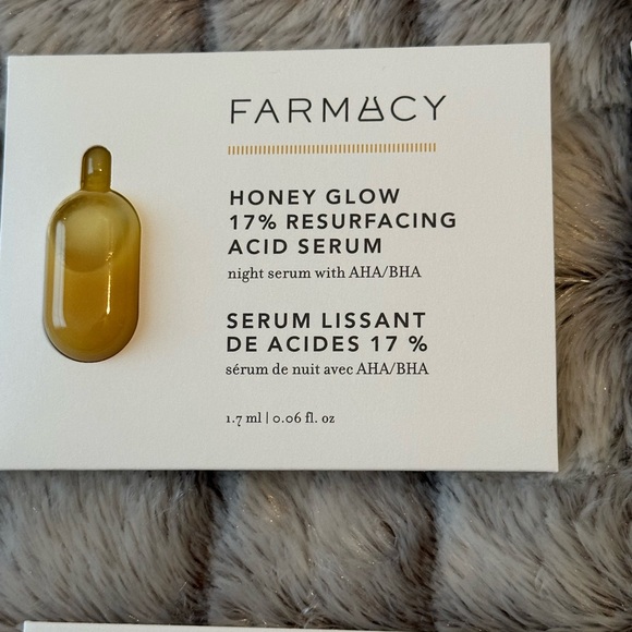Farmacy Honey Glow 17% AHA + BHA Resurfacing Acid Serum ( 7 day challenge) - Picture 4 of 5